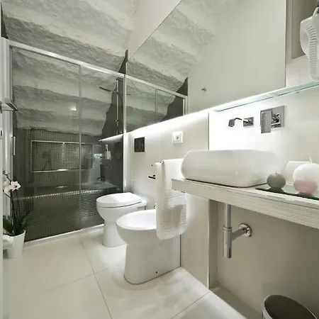 Whitehouse Guest house *